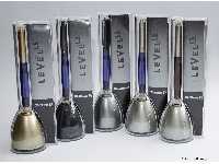 
5 Modelle L5 im Verkaufsdisplay - von links nach rechts: L5 Gold, L5 Ceramic, L5 Schwarz-Blau, L5 Silber-Blau und L5 Silber-Rot