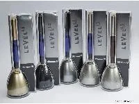 5 Modelle L5 im Verkaufsdisplay - von links nach rechts: L5 Gold, L5 Ceramic, L5 Schwarz-Blau, L5 Silber-Blau und L5 Silber-Rot © Otto Lütkemeyer