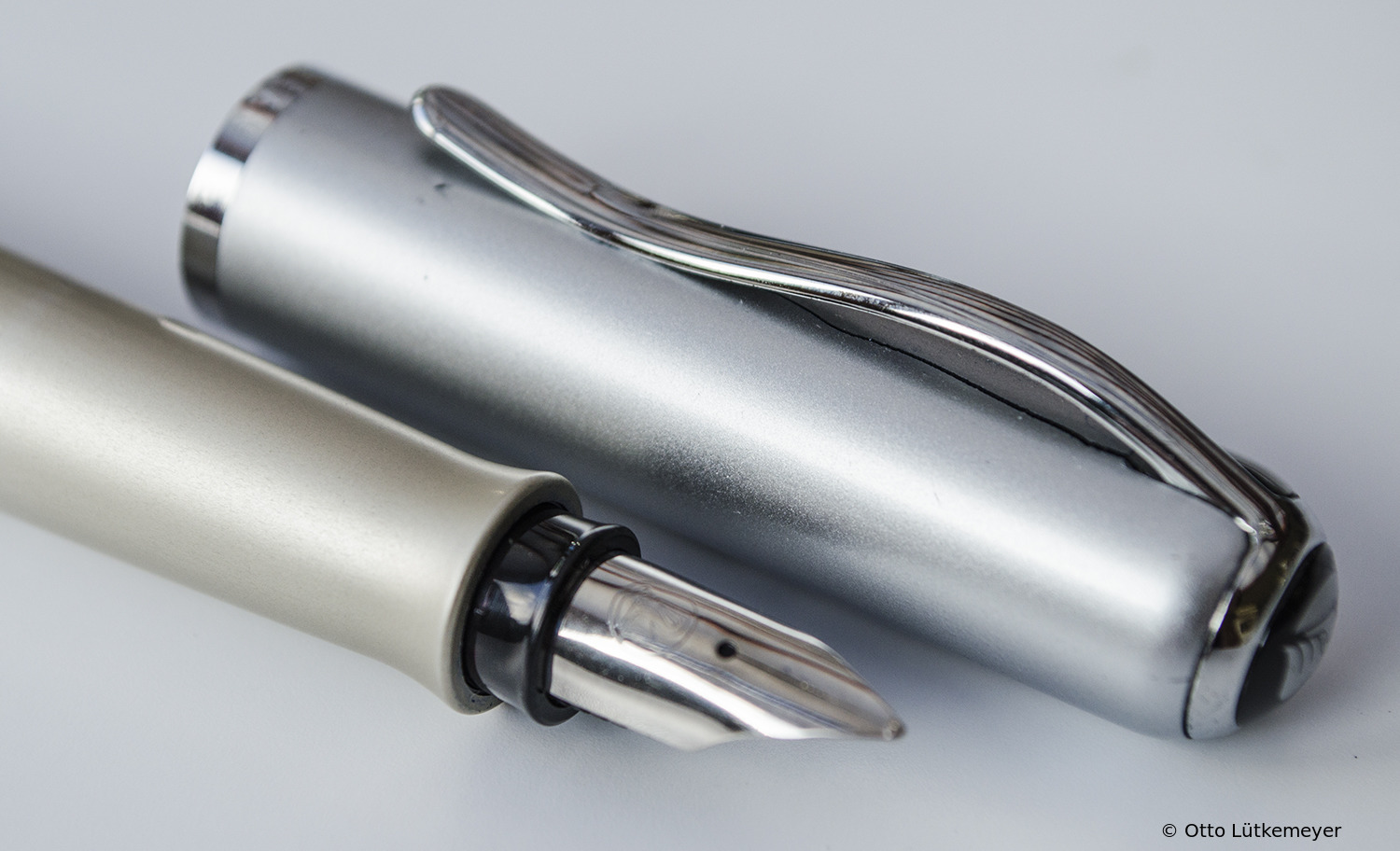 Pelikan P360 Titan-Silber
