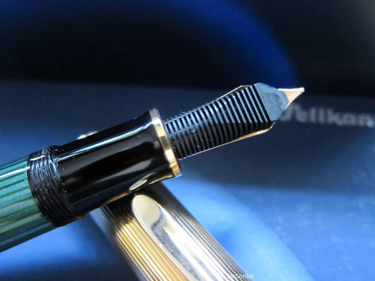 Pelikan M1050 Grün-Gestreift/Vermeil

