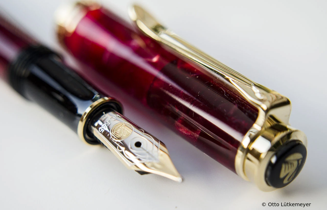 Pelikan M320 Ruby Red
