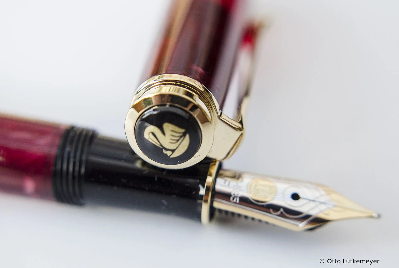 Pelikan M320 Ruby Red
