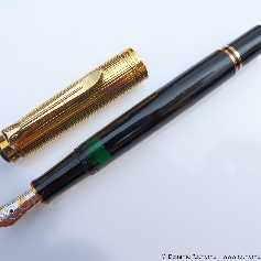 Pelikan M350 Schwarz/Vermeil
