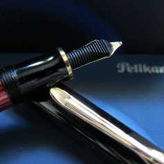 Pelikan M600 Red-striped
