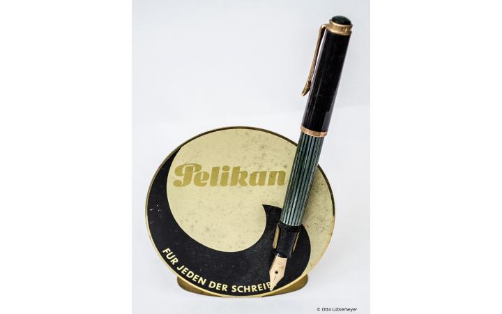 Blechständer mit Schaumuster Pelikan 400